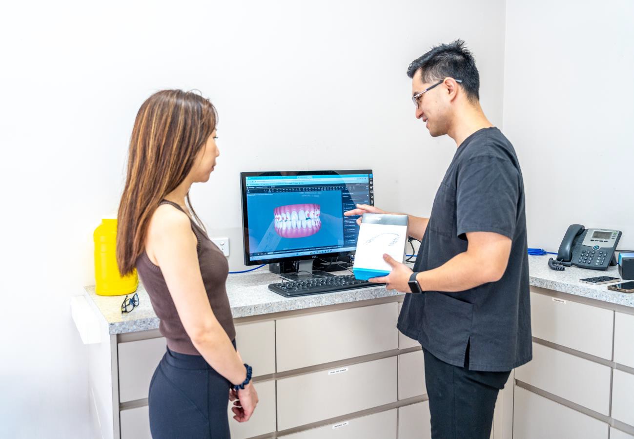 Clinician showing patient digital 3D scan on computer monitor